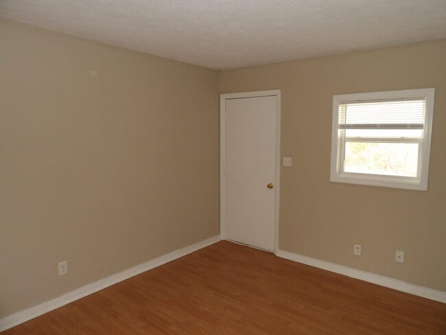 Building Photo - 35 Ashwood Ct