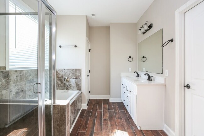 Building Photo - 7172 Serenoa Dr