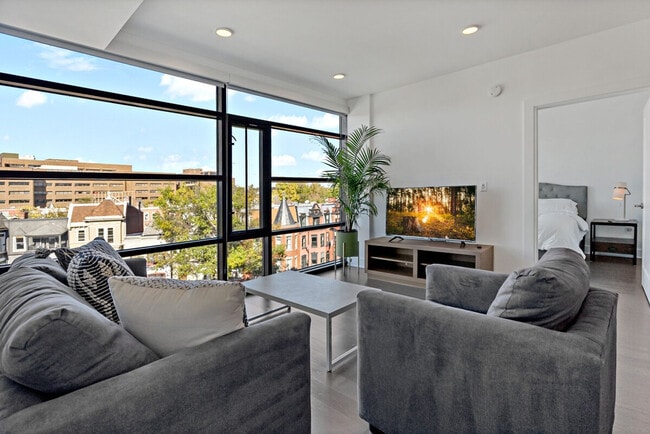 Building Photo - 904 T St NW