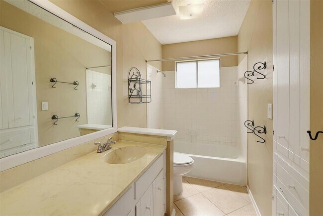 Building Photo - 9620 Chukar Cir