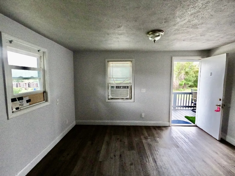 Building Photo - 1517 Tinkertown Ave