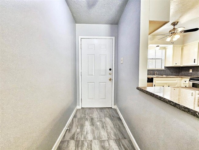 Building Photo - 33 N Wavy Oak Cir
