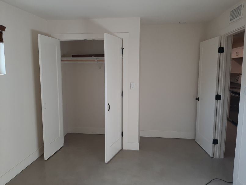 back bedroom to closet - 1434 E Elm St