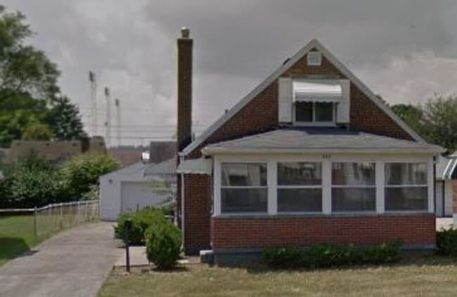 Primary Photo - Great 4 bed 2 bath near UD and Dayton cent...