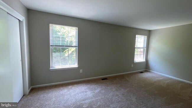 Building Photo - 10364 College Square