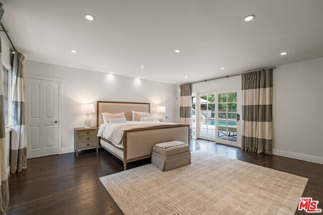 Building Photo - 9023 Alto Cedro Dr