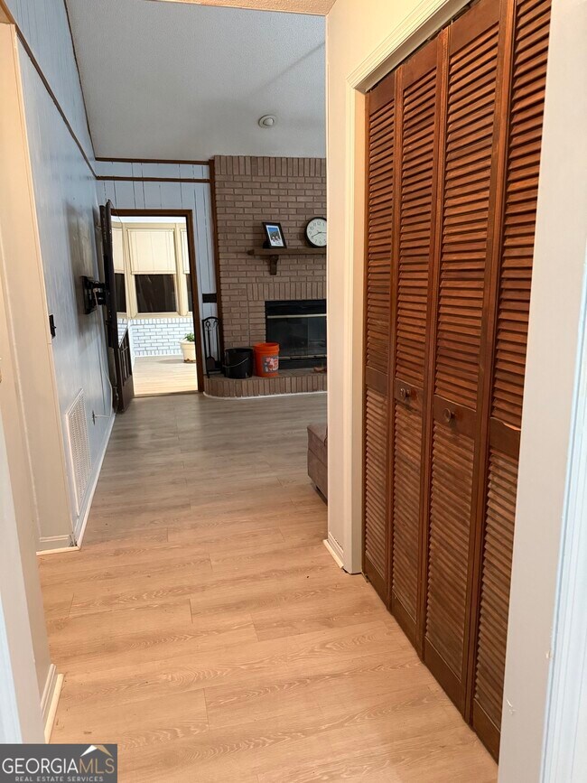 Building Photo - 101 Smoke Rise Dr