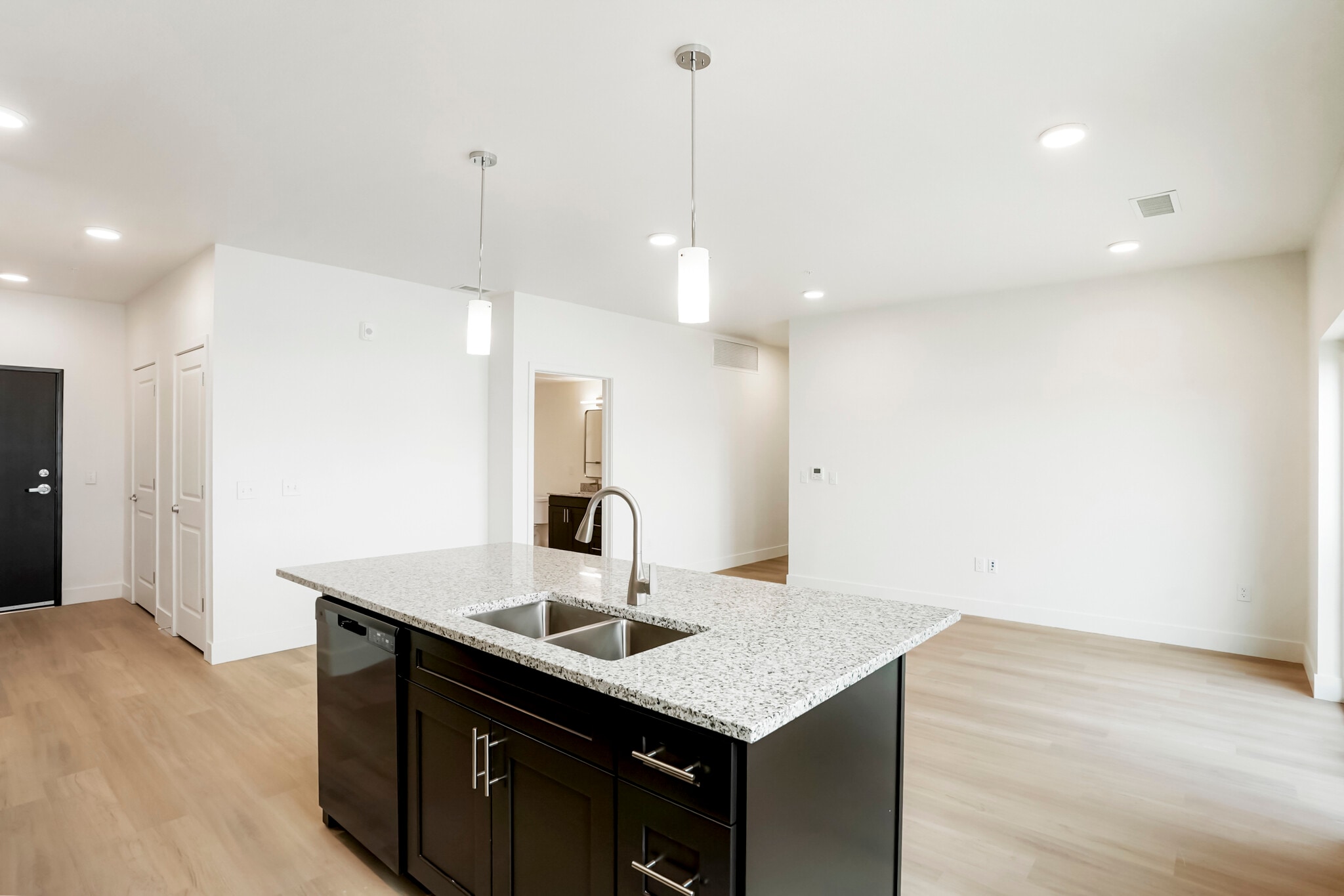 Building Photo - 2960 Hawthorn Ave