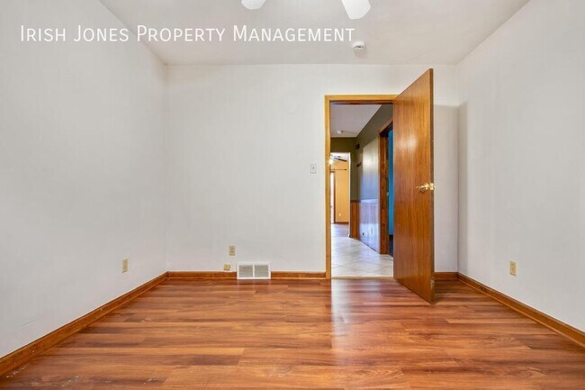 Building Photo - 479 Lake Ave