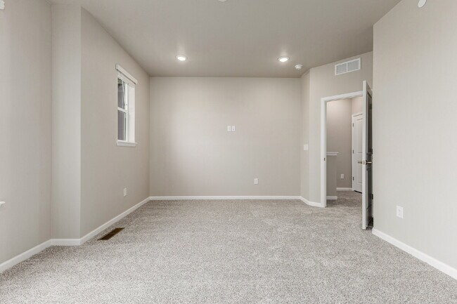 Building Photo - Castle pines 3 bed / 3 bath townhome for rent