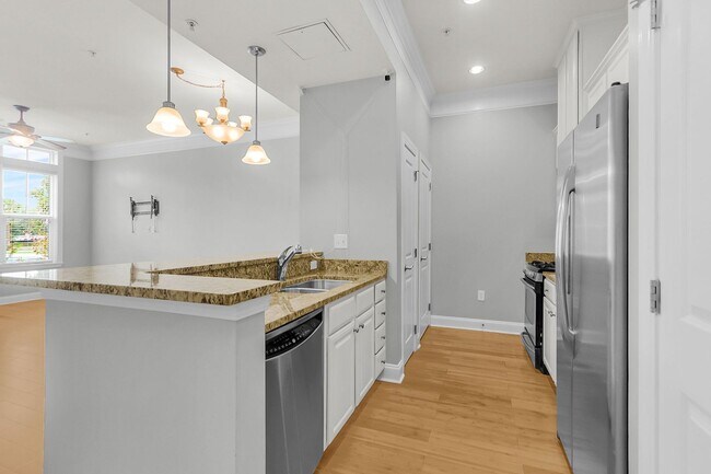Building Photo - 200 River Landing Dr