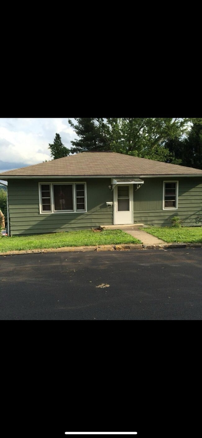 Building Photo - 308 Watson Ave