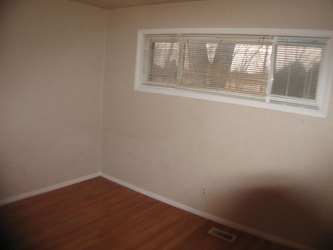 Building Photo - ALL PROSPECTIVE TENANTS MUST SUBMIT A $58 ...