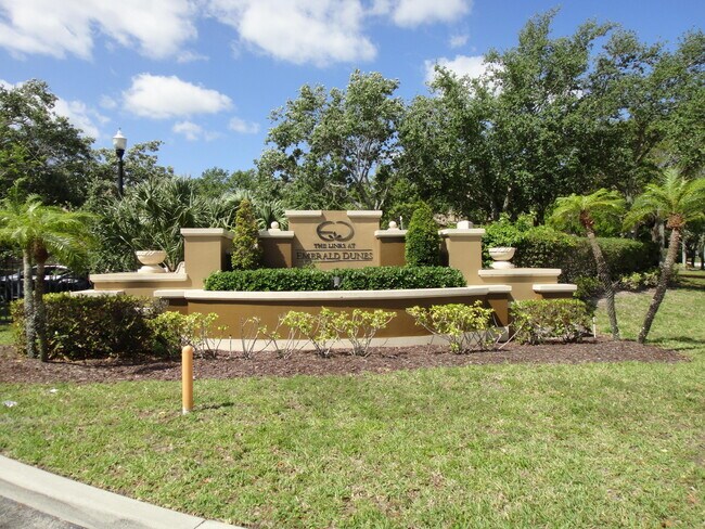 Building Photo - 2912 Hidden Hills Rd