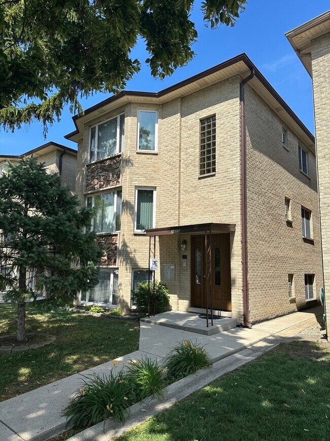 Building Photo - 2605 N 76th Ave