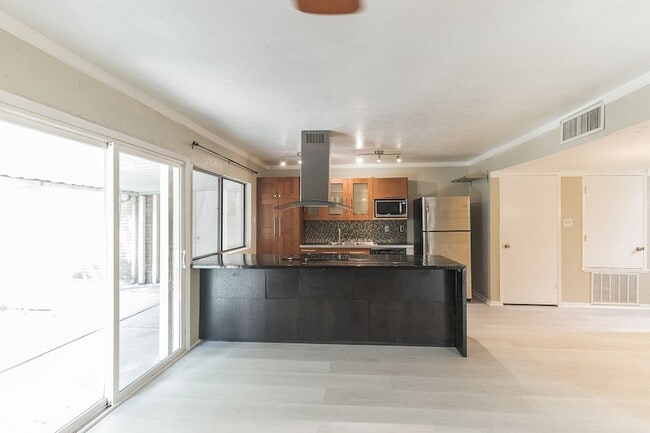 Building Photo - 3117 San Diego Dr