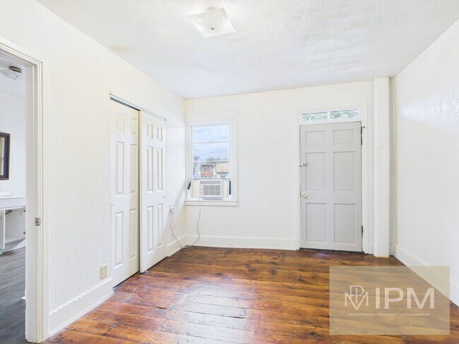 Building Photo - Move-In Special -- 1/2 Off First Months Rent!