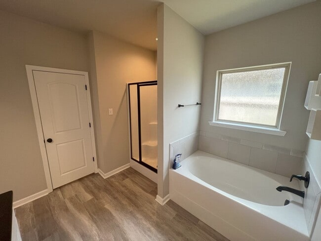 Building Photo - Charming 4 Bedroom, 2 bath Home in Gonzale...