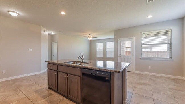 Building Photo - 1000 Meadow Scape Dr