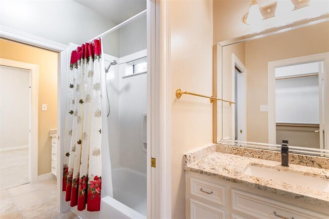 Building Photo - 3115 Evergreen Oak Dr