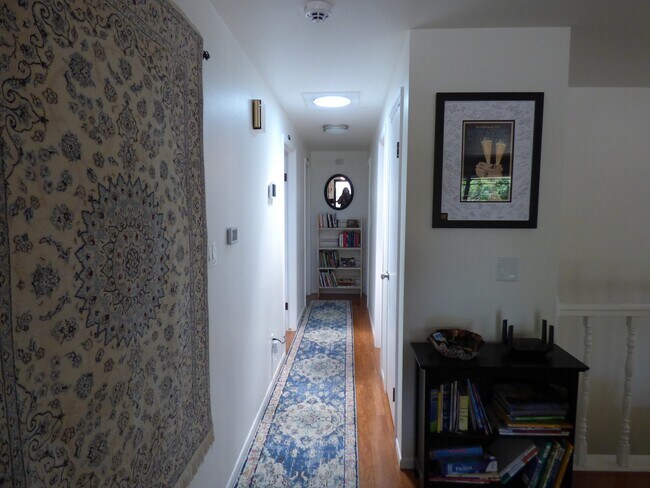 Building Photo - Great House in a Great Neighborhood!