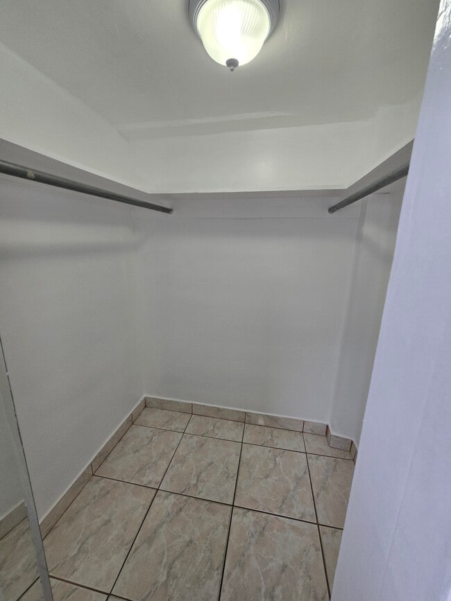 Building Photo - 120 ROYAL PALM Rd