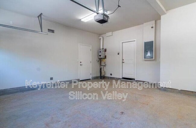 Building Photo - 1020 Skybo Ct