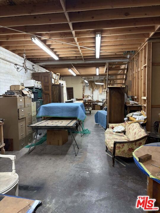 Building Photo - 2252 W Washington Blvd