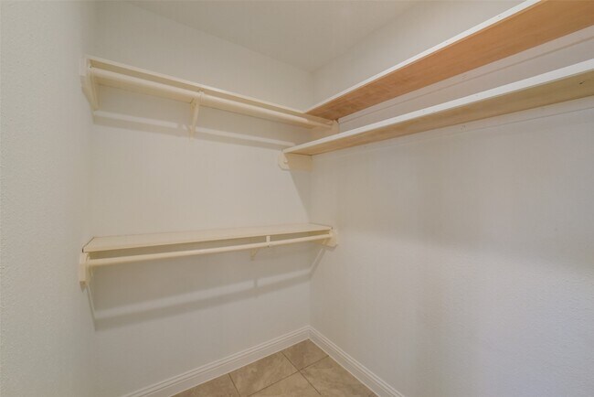 Building Photo - 21211 Park Mt Dr