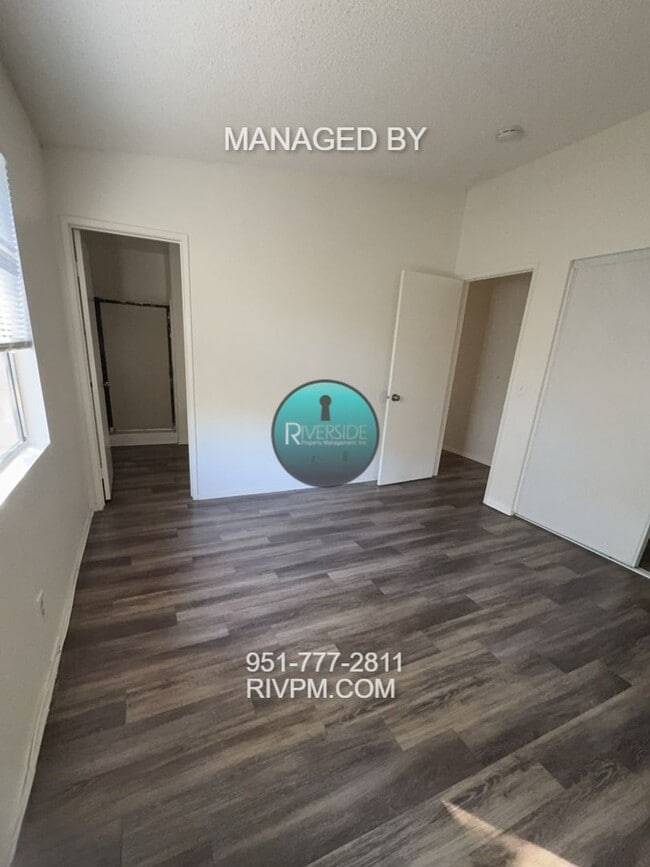 Building Photo - Centrally located Riverside home.