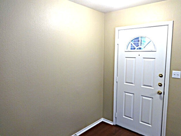 Building Photo - 360 Whispering Hollow Dr