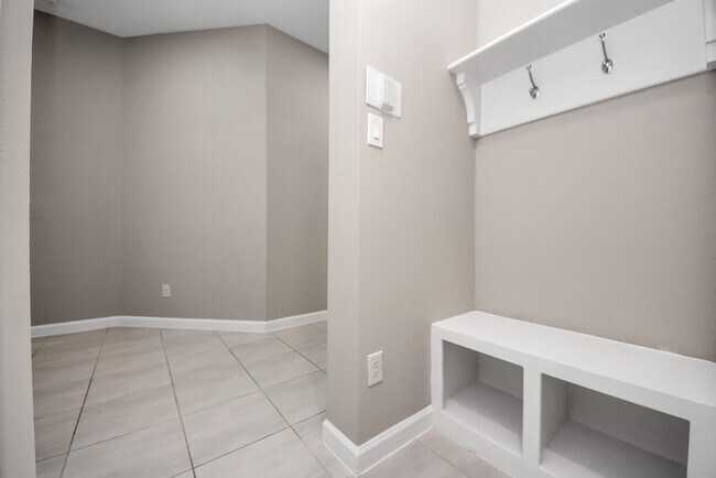 Building Photo - 8114 Silverspot Ln