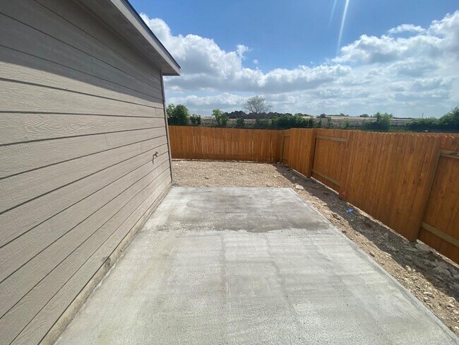 Building Photo - 309 Riverdale Dr