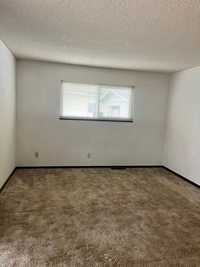 Building Photo - CHARMING 3 BED 2 BATH HOUSE WITH NEW HVAC, ROOF & LARGE FENCED BACKYARD