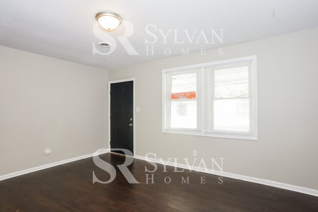 Building Photo - The living is easy in this 3 bedroom, 1.5 ...