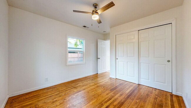 Building Photo - Bright & Clean Single Level FIVE bedroom i...