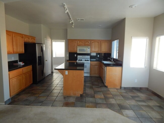 Building Photo - Gorgeous 3Bed/3Bath 2 Story home w/ office...