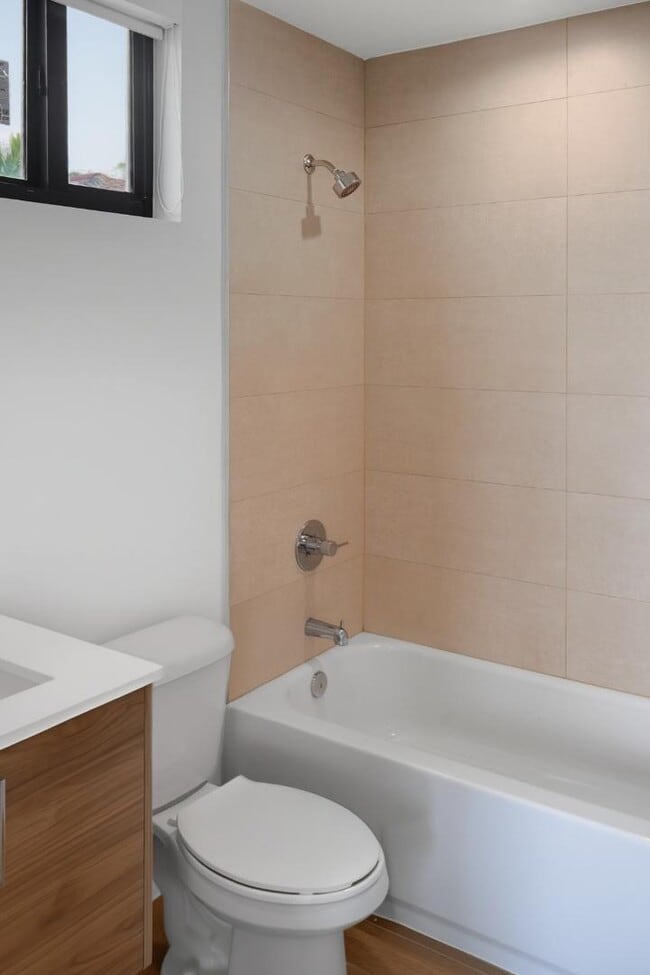 Building Photo - 1376 SW 4th St