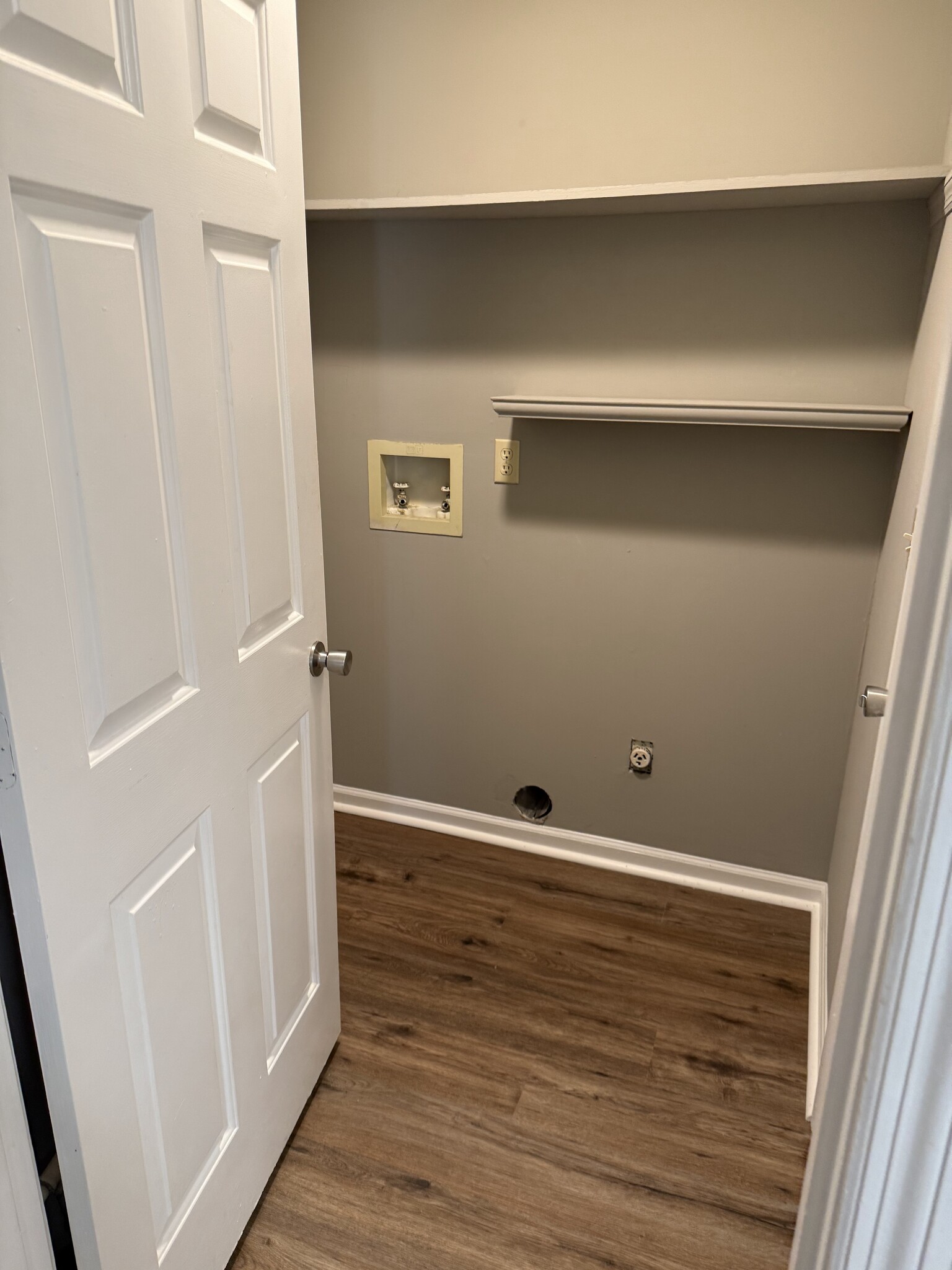 Laundry Room and door to back deck - 8623 Leatherwood Trl