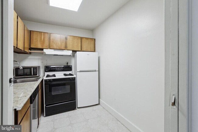 Building Photo - 522 21st St NW