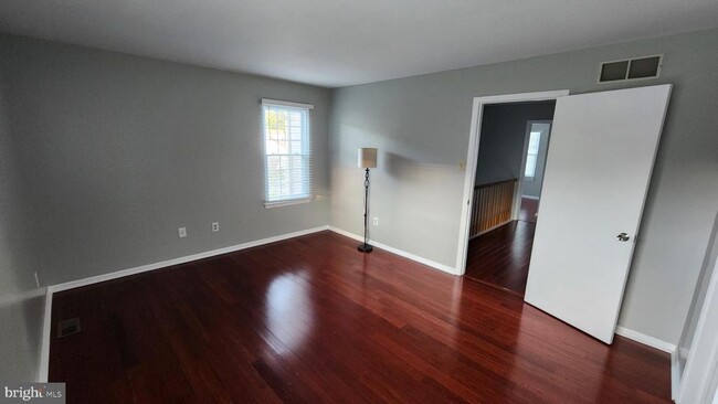 Building Photo - 500 Stratford Ct