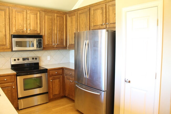 Building Photo - 191 Aster Dr