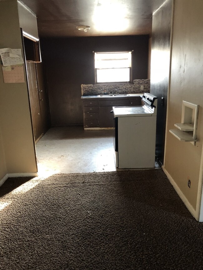Building Photo - 3 bdrm w/garage