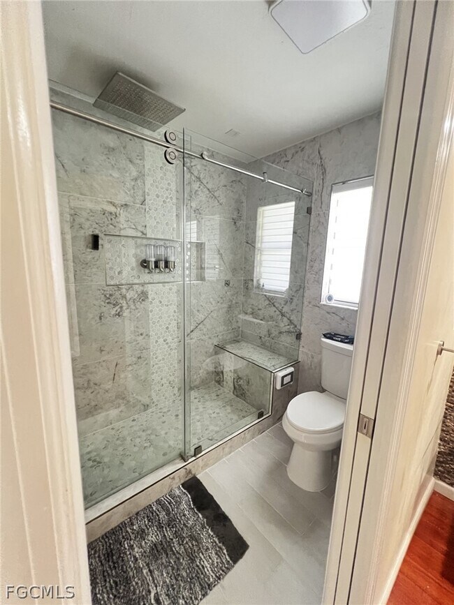 Building Photo - 3410 SE 11th Pl