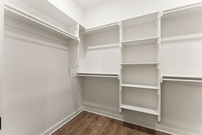 Building Photo - 18 Dumfries Ln