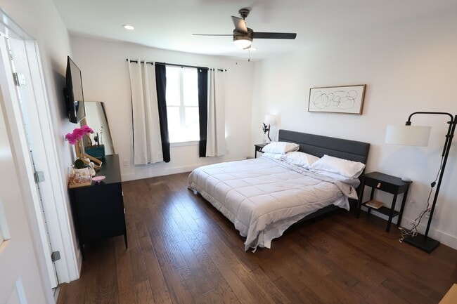 Building Photo - Newly Built Duplex!