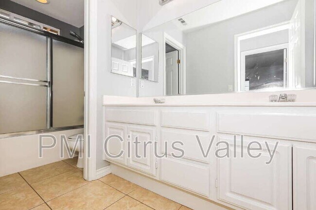 Building Photo - 28560 Sunridge Ct