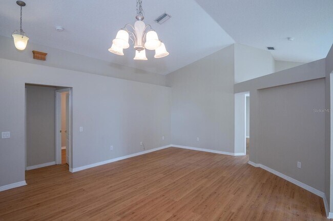 Building Photo - 10815 Lakeside Vista Dr