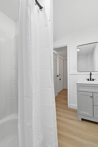 Building Photo - 6531 Plymouth Ave