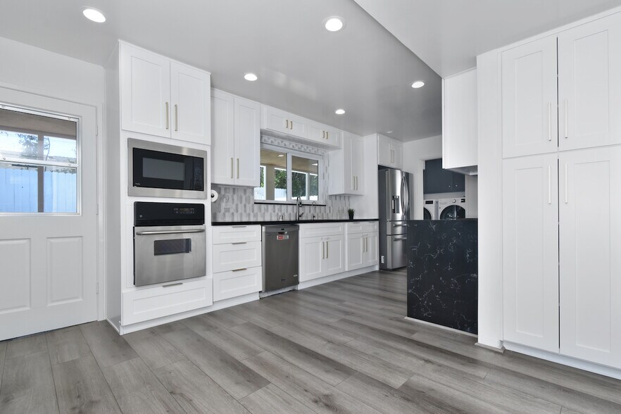 Building Photo - 23648 Emelita St